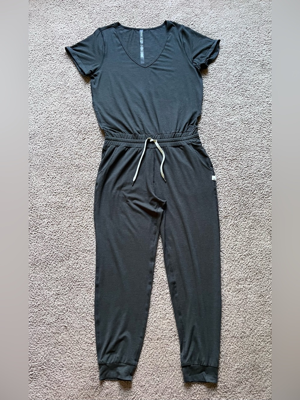 Vuori All Day Jumpsuit in Charcoal Heather/Dark Gray Size Medium